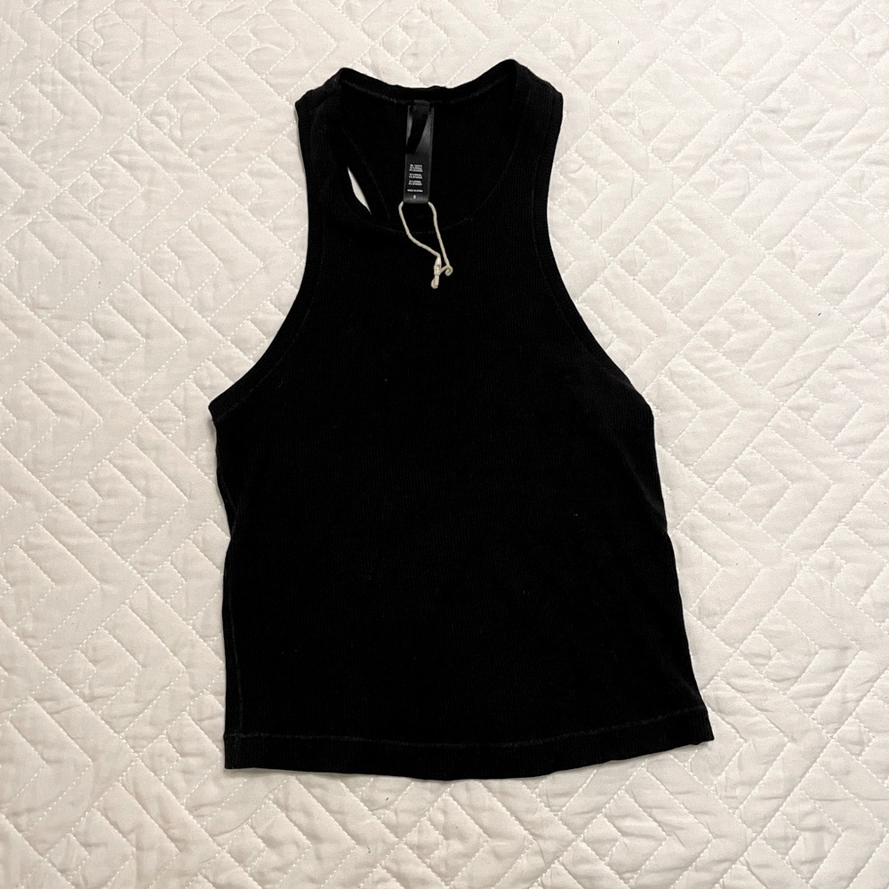 Skims black top